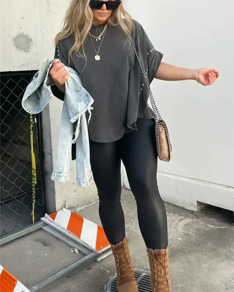 BELLA - T-SHIRT OVERSIZE À CLAVETTES